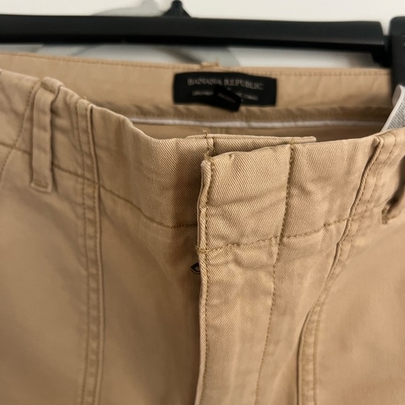Banana Republic Women’s straight leg Khaki Chinos - Picture 5 of 8